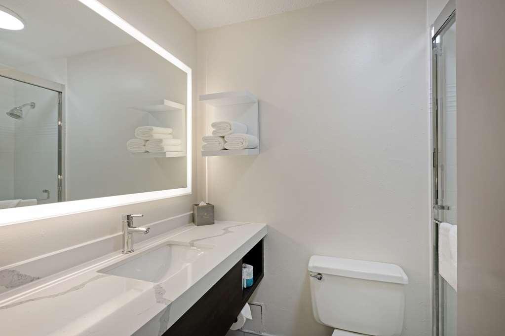 The Lux Hotel & Conference Center, Ascend Hotel Collection Уотерлу Номер фото