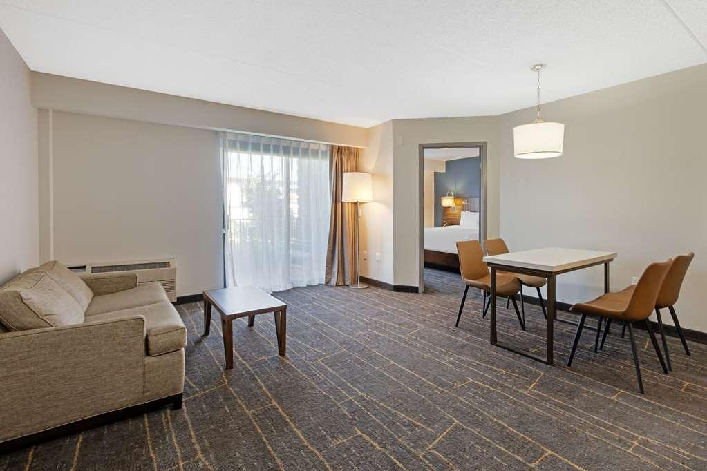 The Lux Hotel & Conference Center, Ascend Hotel Collection Уотерлу Номер фото