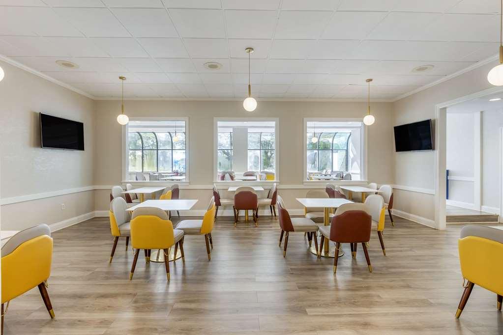 The Lux Hotel & Conference Center, Ascend Hotel Collection Уотерлу Ресторан фото