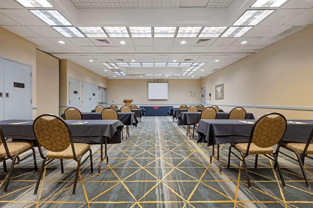 The Lux Hotel & Conference Center, Ascend Hotel Collection Уотерлу Удобства фото