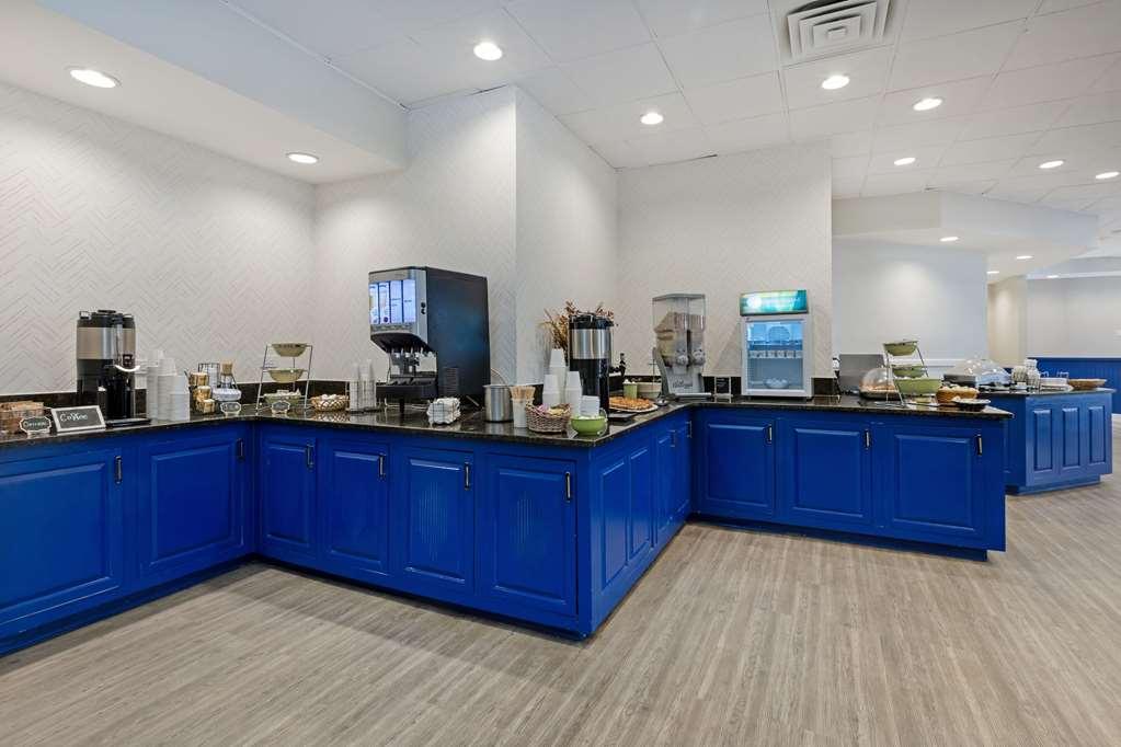 The Lux Hotel & Conference Center, Ascend Hotel Collection Уотерлу Ресторан фото