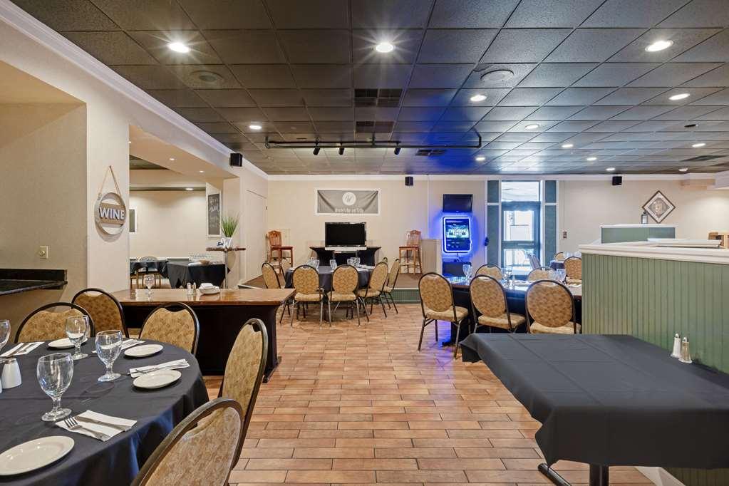 The Lux Hotel & Conference Center, Ascend Hotel Collection Уотерлу Ресторан фото