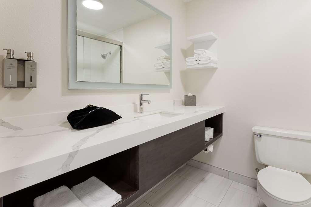 The Lux Hotel & Conference Center, Ascend Hotel Collection Уотерлу Номер фото